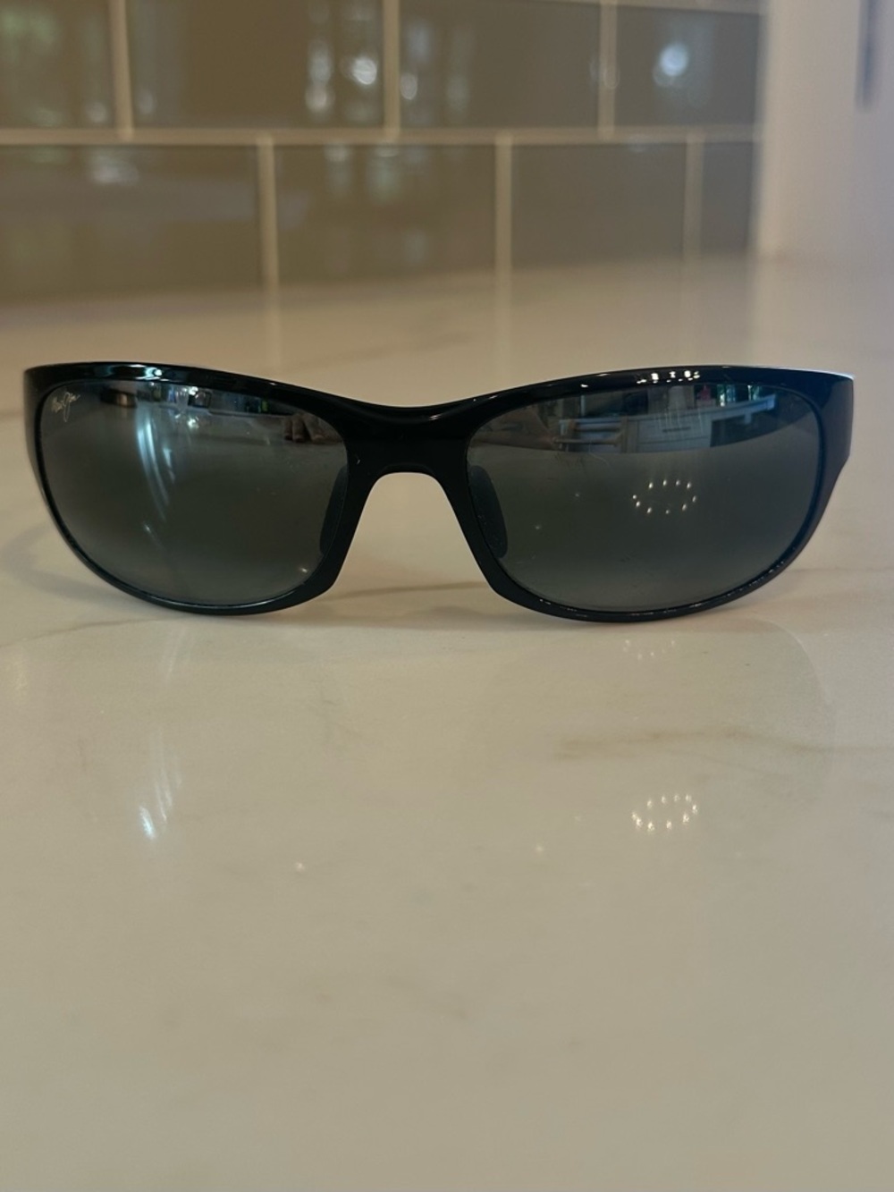 Maui Jim TWIN FALLS Black Wrap Sunglasses with Dark Lenses